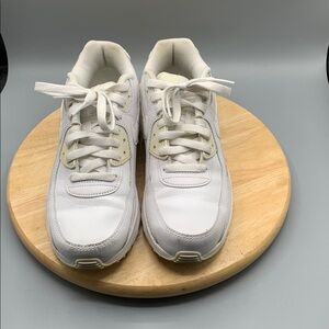 NIKE | 6Y UNISEX CLASSIC AIRMAX ATHLETIC SHOES | WHITE Y2K